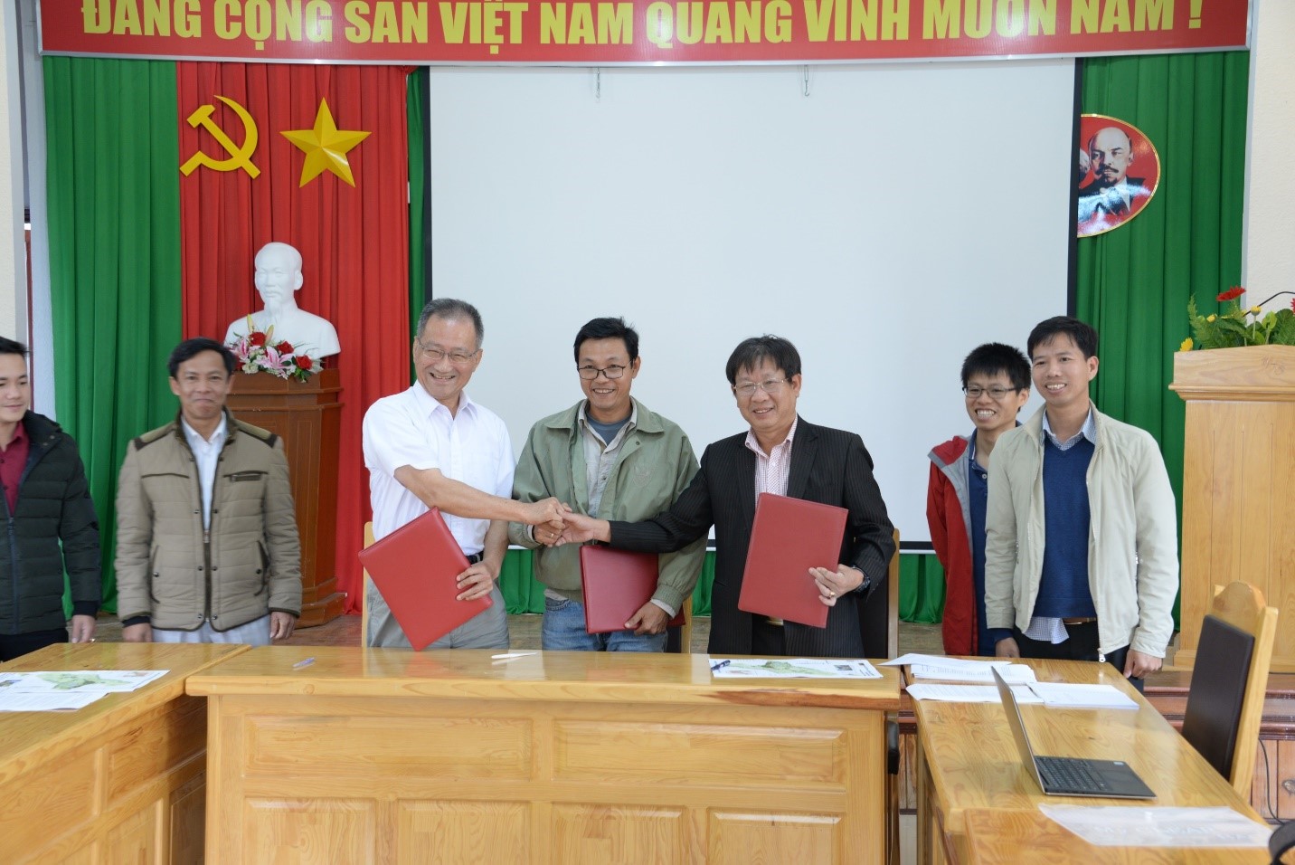 圖說，本單位”海外科研中心”計畫團隊赴越南簽訂三方合作備忘錄