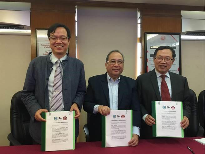 圖說，成功大學、台灣自來水公司及Mapúa大學共同簽署合作備忘錄(MOU)