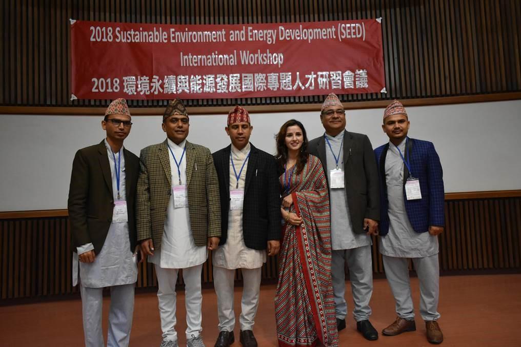 圖說. 前來清華參加環境永續與能源發展國際研習會議之尼泊爾代表，右3為尼泊爾國家廣播電台資深記者Roma Rayamajhi。
