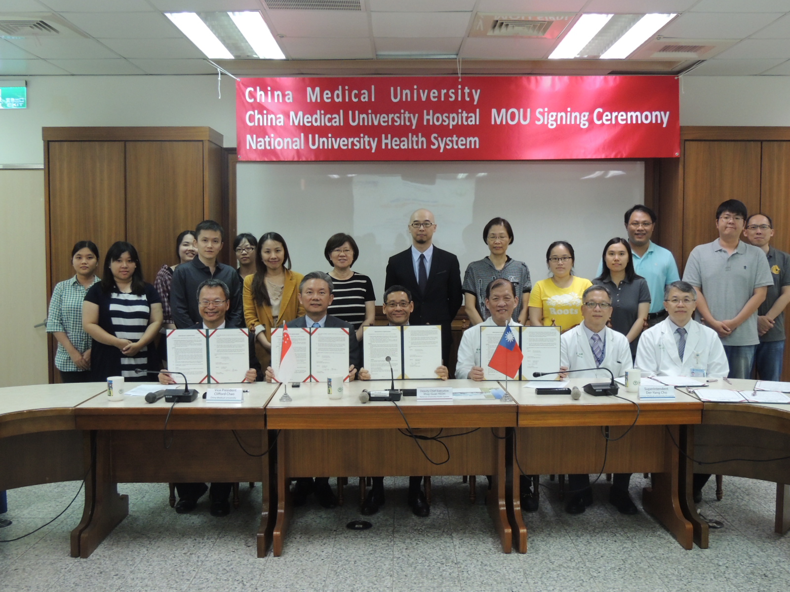 圖一、中國醫藥大學、中國醫藥大學附設醫院與新加坡國立大學醫療體系簽訂合作備忘錄。