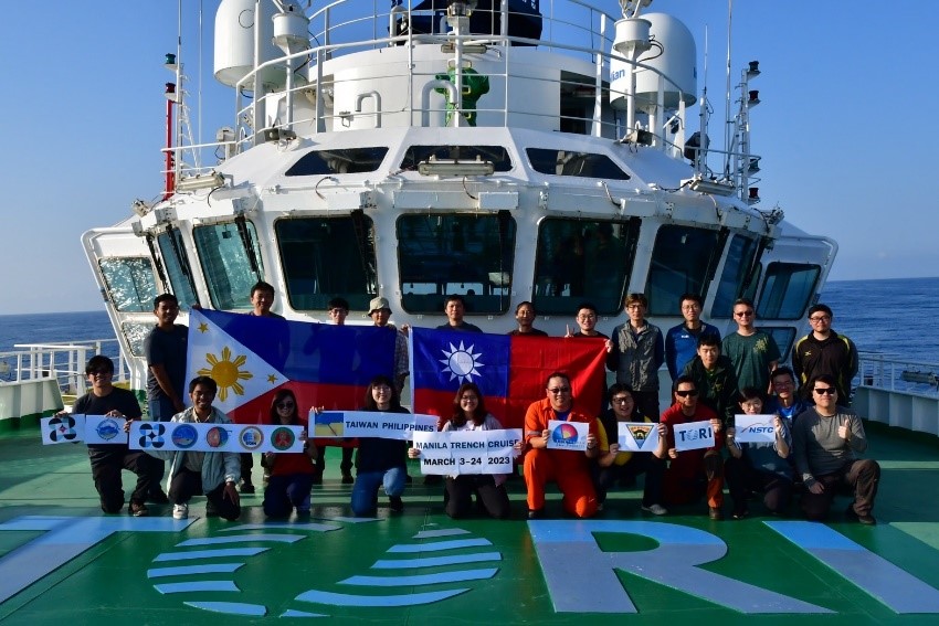臺灣與菲律賓研究團隊透過勵進研究船LGD2302航次<br/>完成菲律呂宋島西側近海的海上調查縮圖
