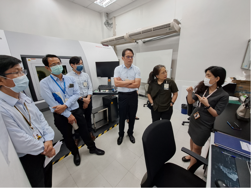 Fig. 4. The visit to X-ray computed tomography (nano-CT) lab in MTEC.