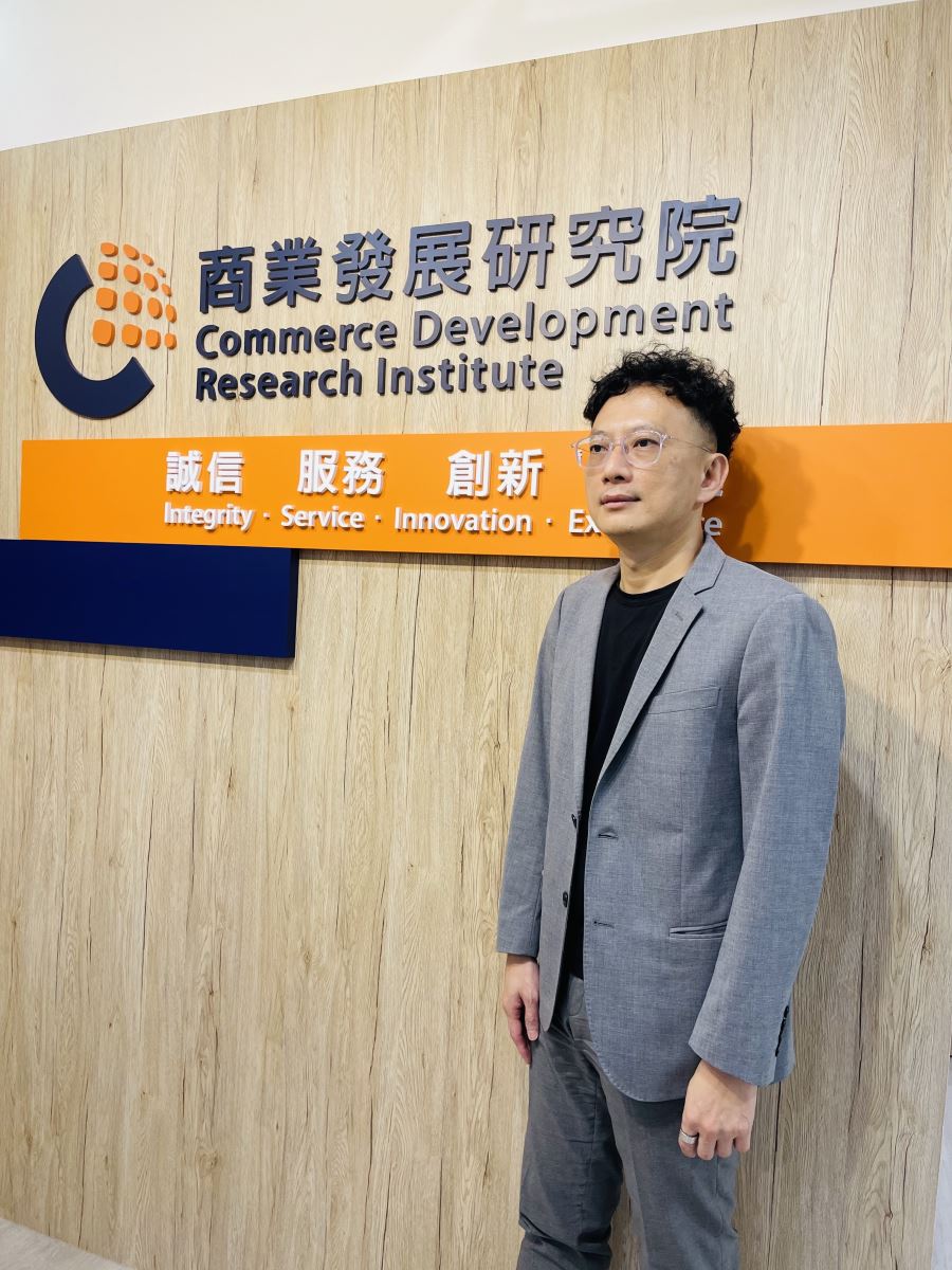 Picture 5: Director General Tseng at CDRI (Photo by Pei Lin Lin)