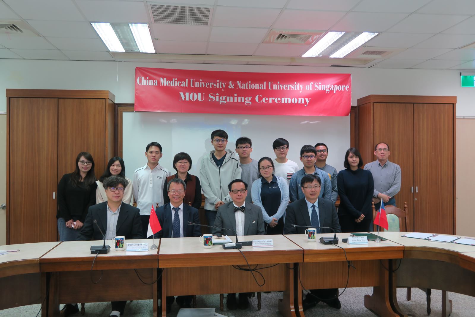 中醫大中醫學院與新加坡國立大學醫學院合作簽約。